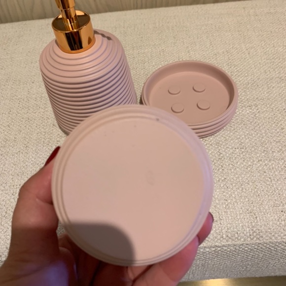 Pink rose gold Kids bathroom toiletry set - Picture 2 of 4